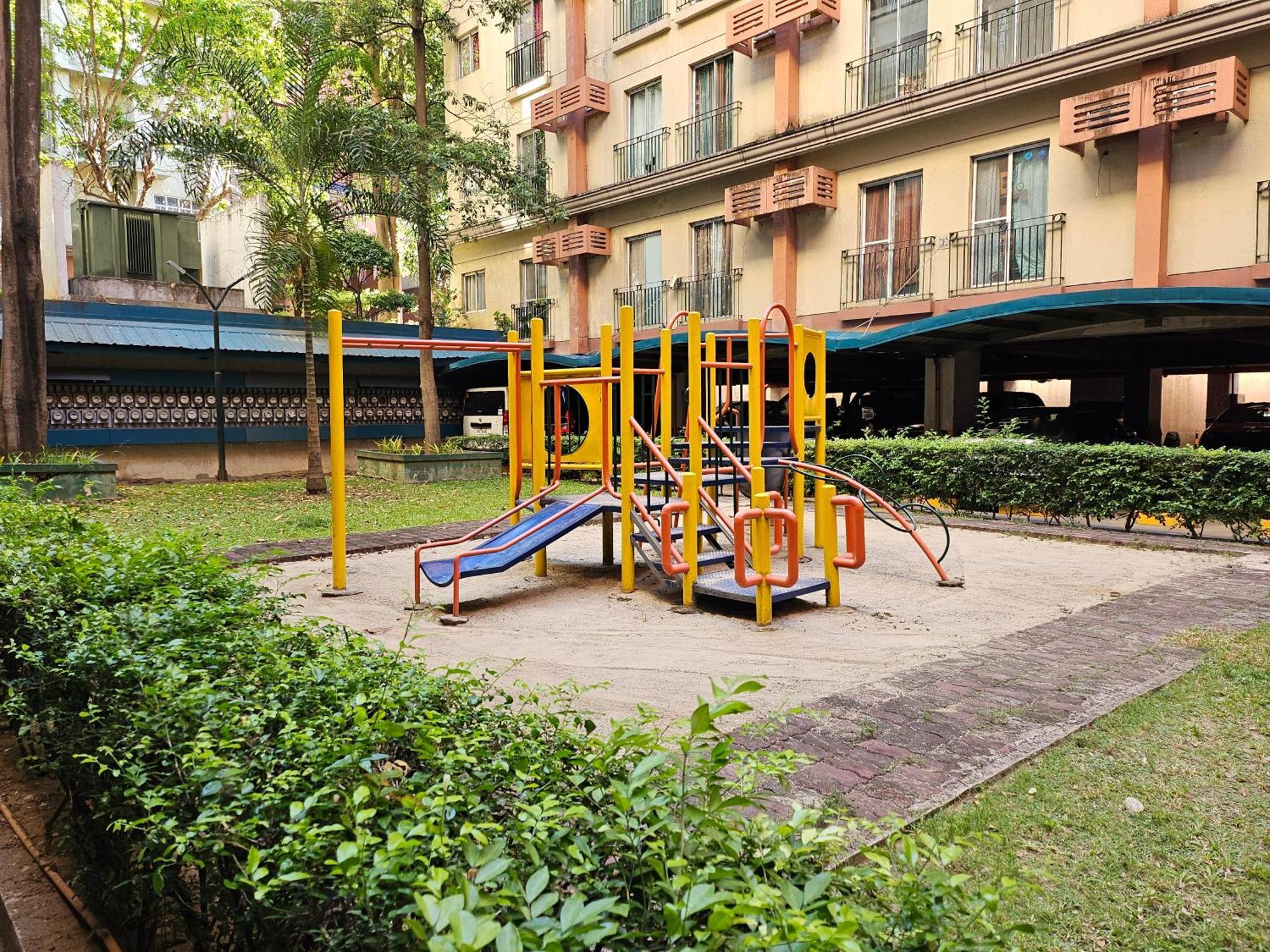 Cozy 2Br Staycation With Balcony Chateau Elysee For 4-6 Pax Paranaque City Exteriör bild